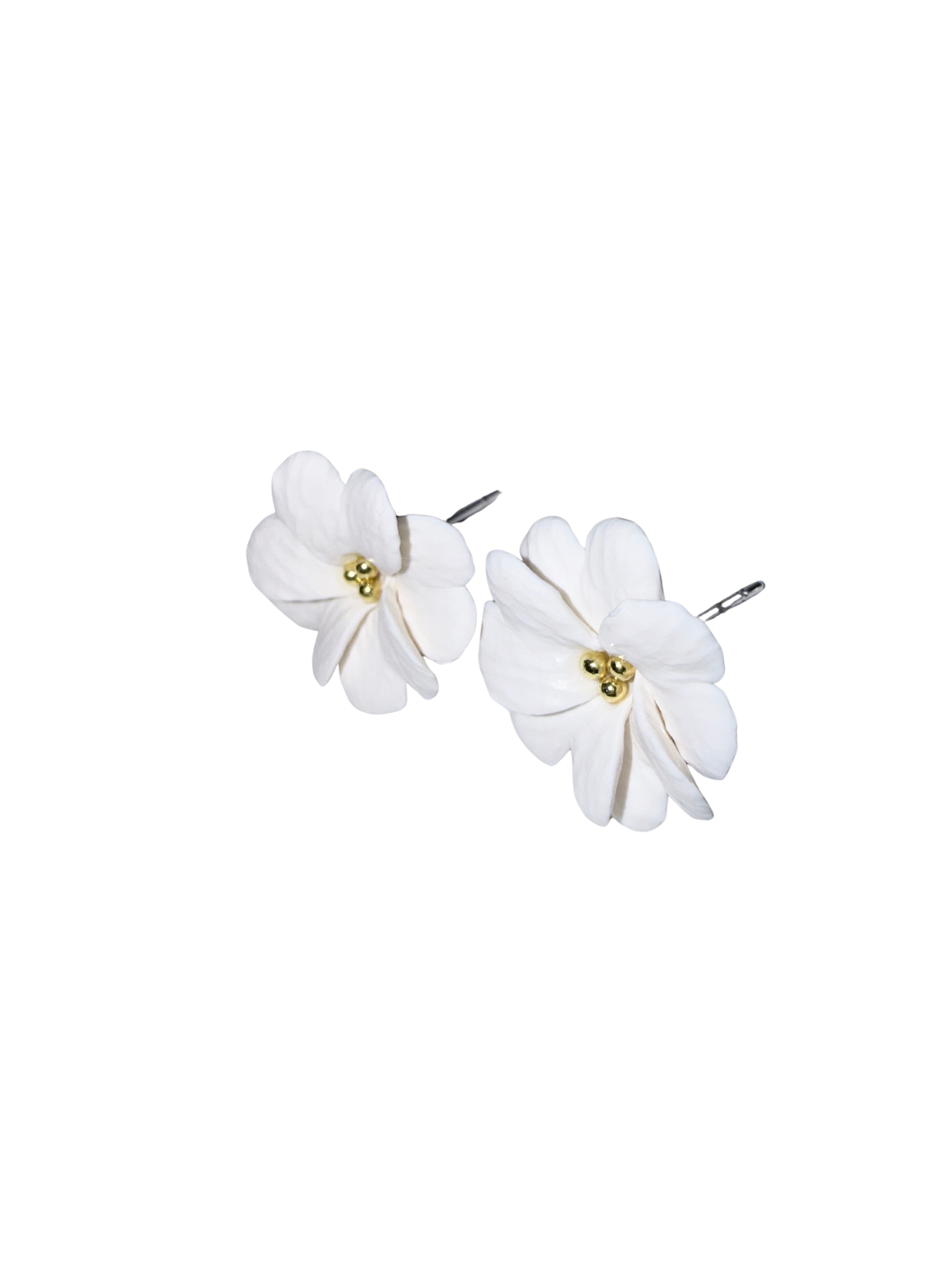 White Bloom stud earrings